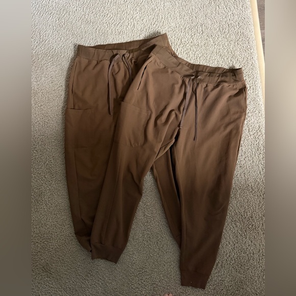 Woman’s brown Mandala scrub bottoms - Picture 3 of 3